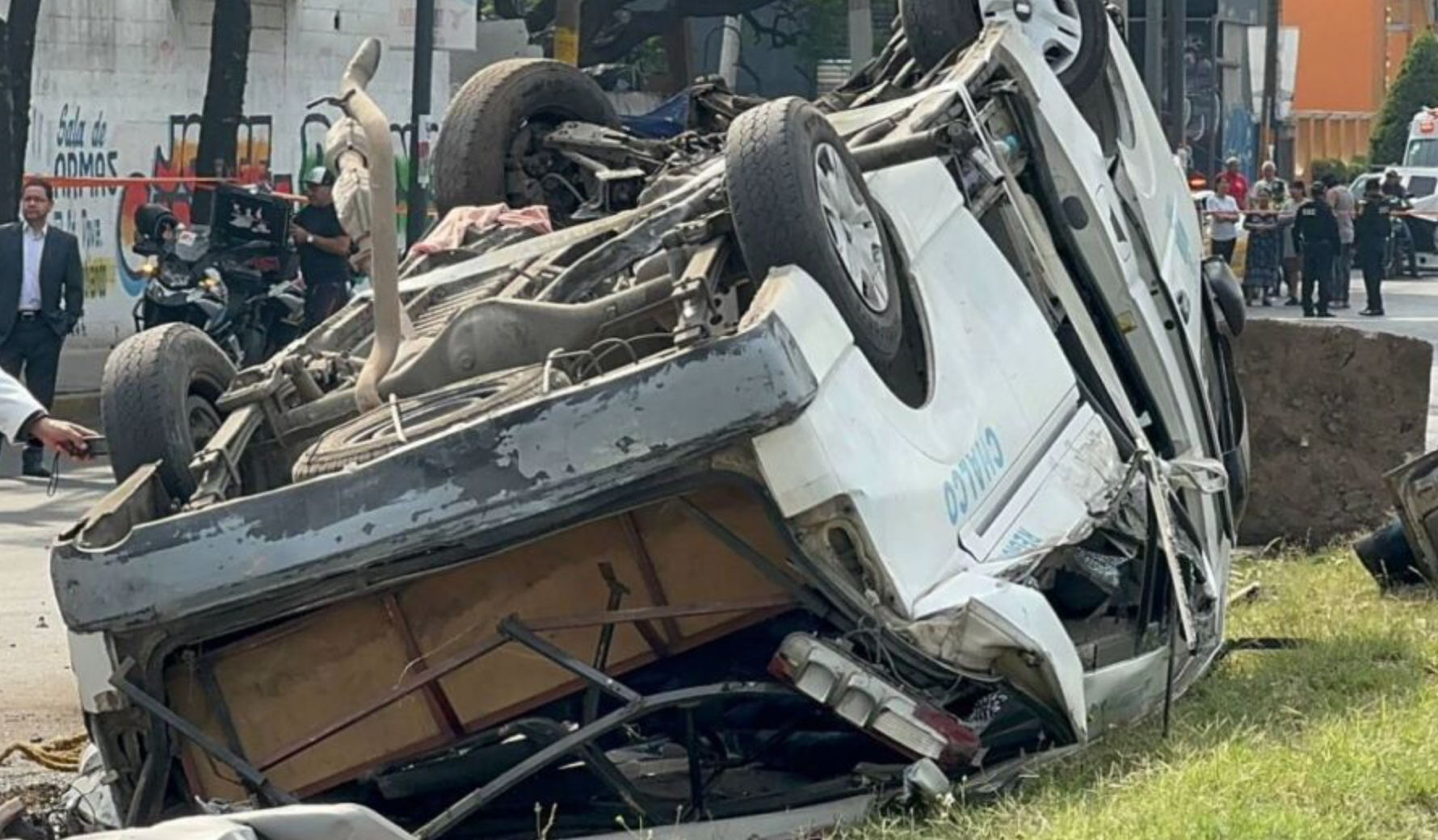 Accidente de camioneta en CDMX deja 2 muertos